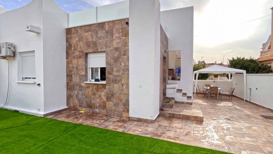 Venta - Chalet - Orihuela - Playa Flamenca