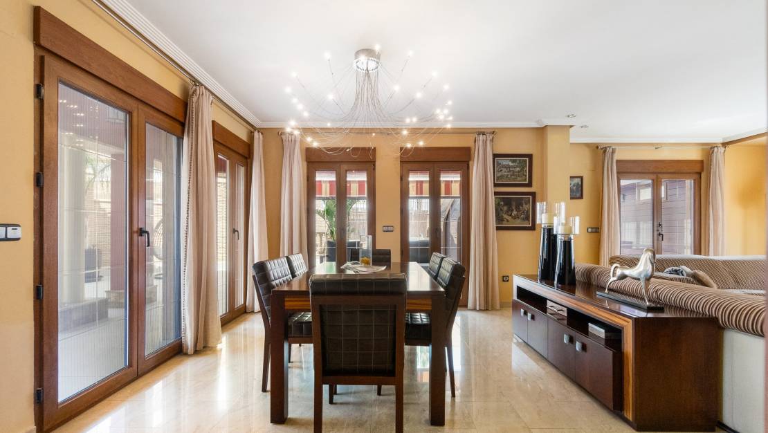 Venta - Chalet - Orihuela