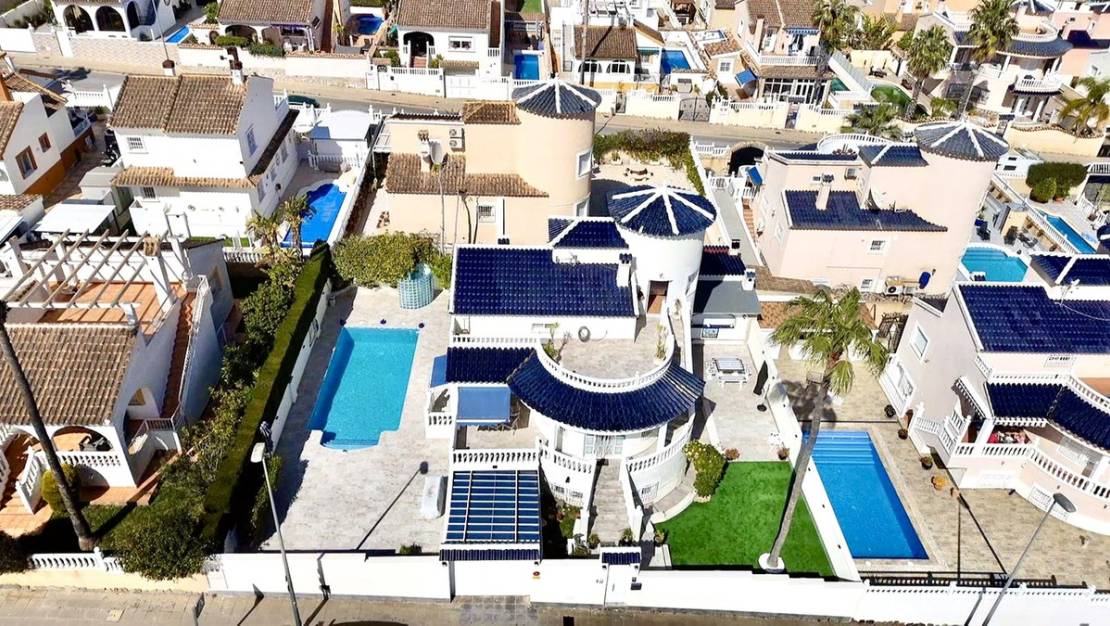 Venta - Chalet - Pilar de la Horadada - Pinar de Campoverde