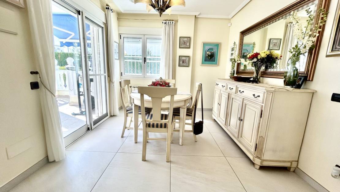 Venta - Chalet - Pilar de la Horadada - Pinar de Campoverde