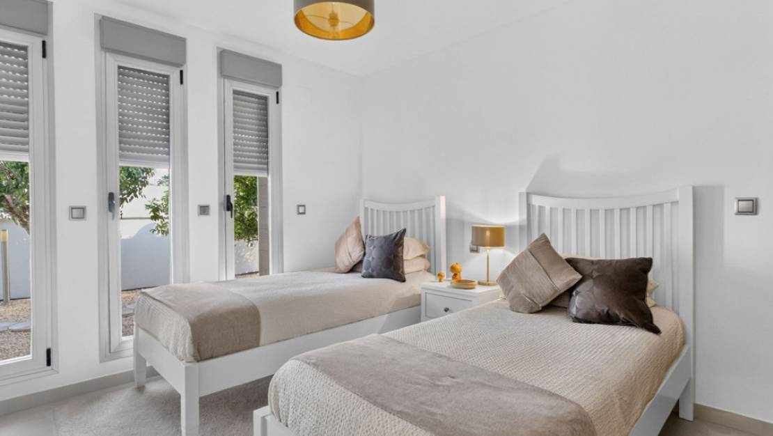 Venta - Chalet - Pilar de la Horadada - Pinar de Campoverde