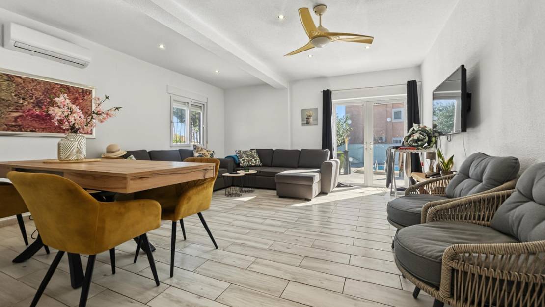 Venta - Chalet - Pilar de la Horadada - Pinar de Campoverde