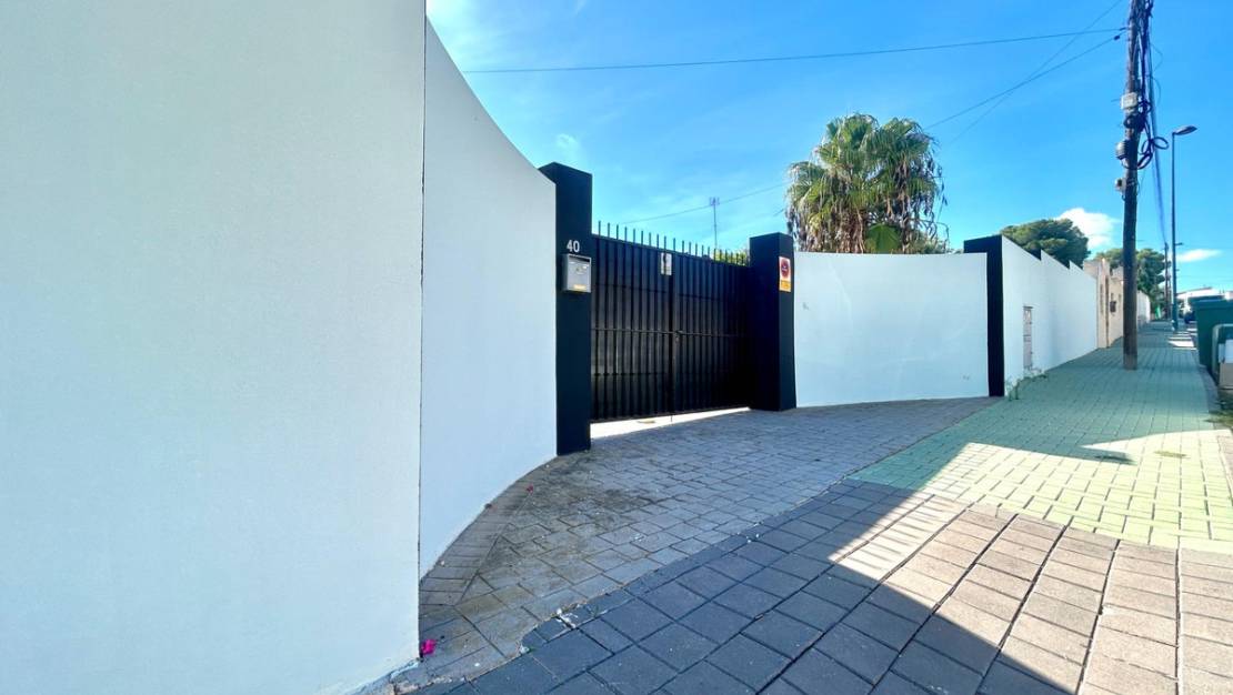 Venta - Chalet - Pilar de la Horadada - Pinar de Campoverde