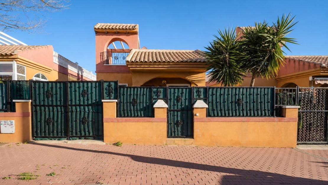 Venta - Chalet - Torrevieja - Aguas Nuevas