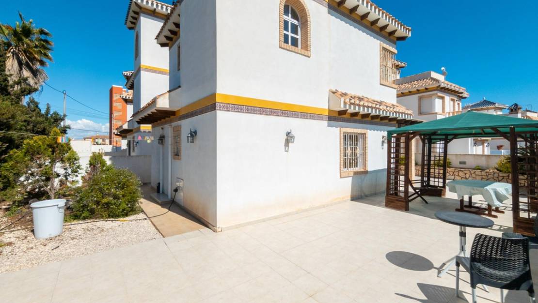 Venta - Chalet - Torrevieja - La Mata