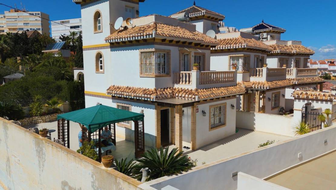 Venta - Chalet - Torrevieja - La Mata