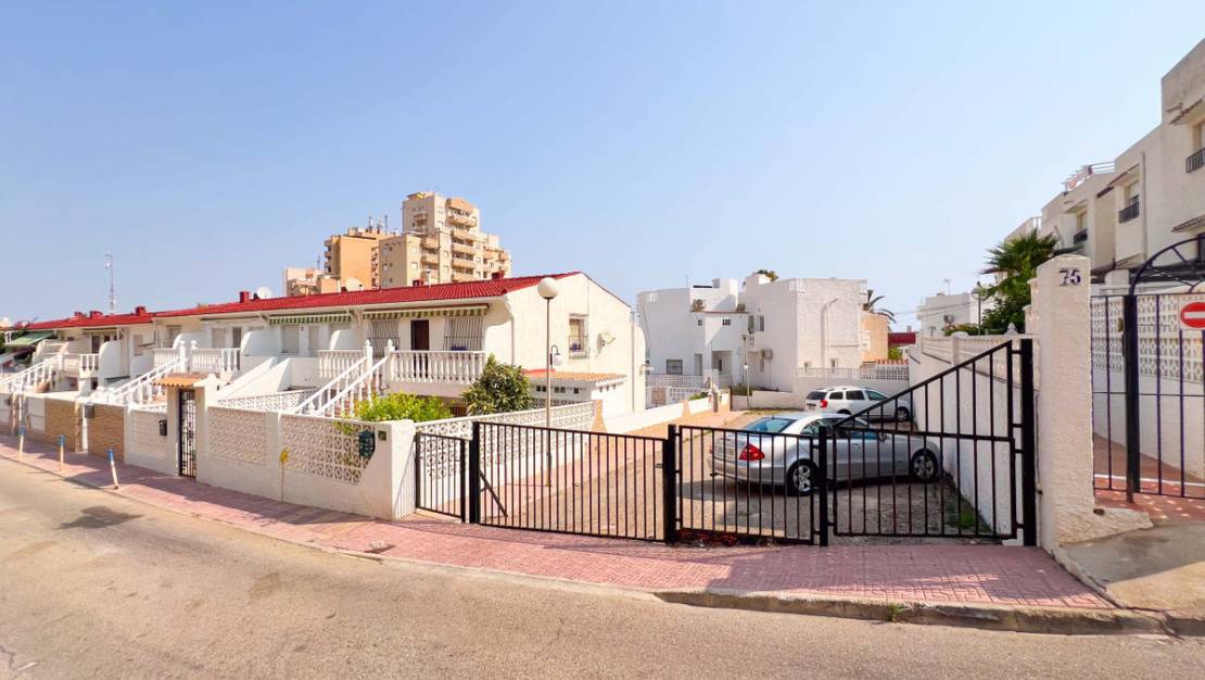 Venta - Chalet - Torrevieja - La Mata