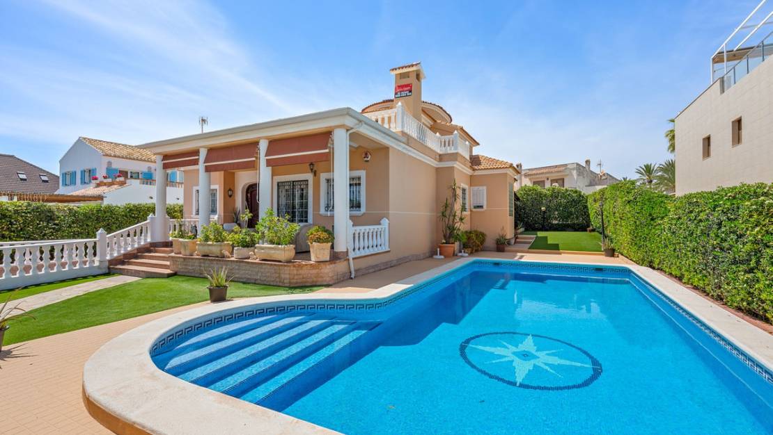 Venta - Chalet - Torrevieja - La Mata