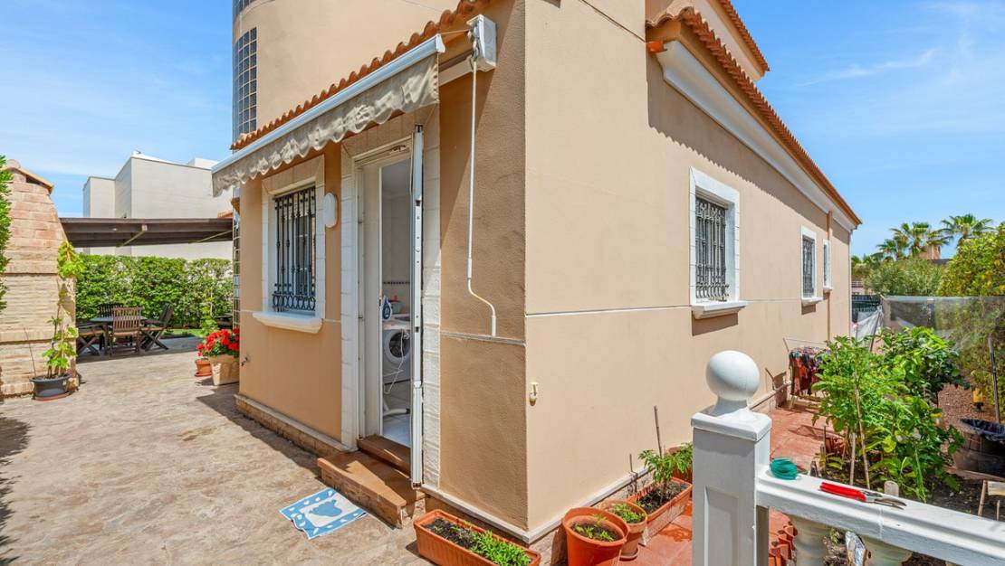 Venta - Chalet - Torrevieja - La Mata
