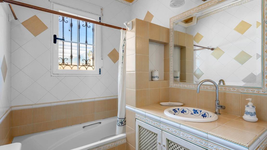 Venta - Chalet - Torrevieja - La Mata