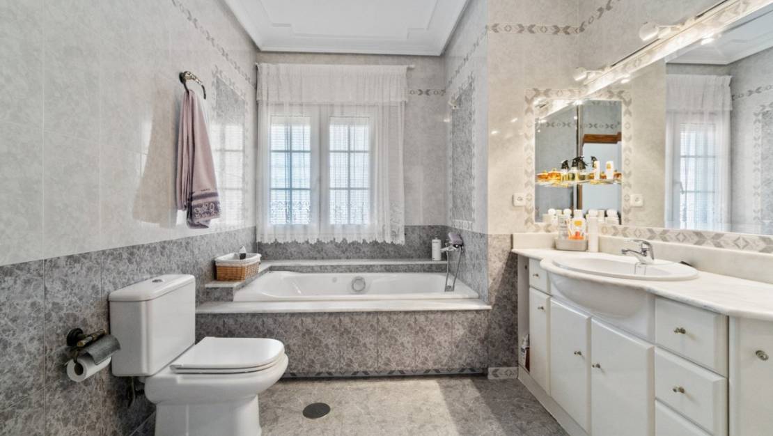 Venta - Chalet - Torrevieja - La Veleta