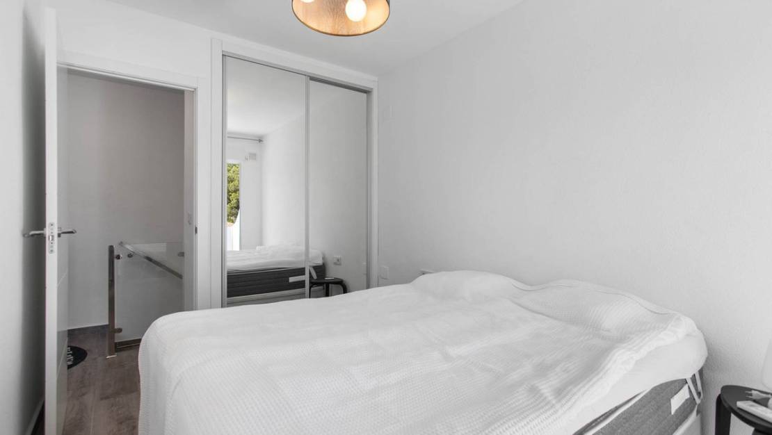 Venta - Chalet - Torrevieja - Lago jardin