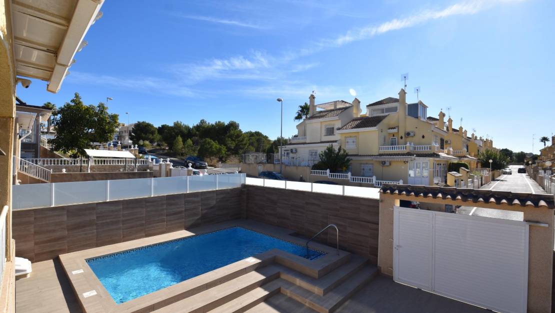 Venta - Chalet - Torrevieja - Los altos