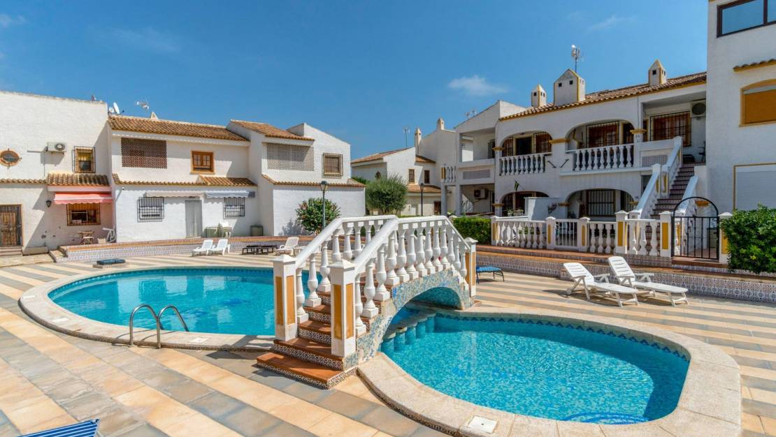 Venta - Chalet - Torrevieja - Los altos