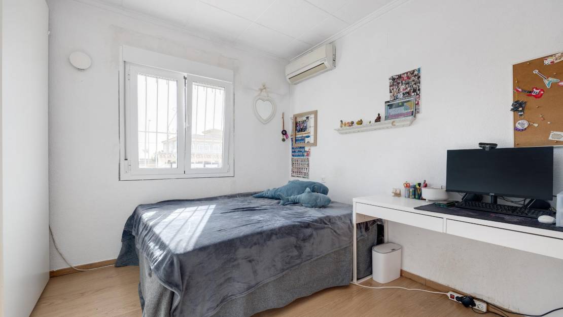Venta - Chalet - Torrevieja - San Luis