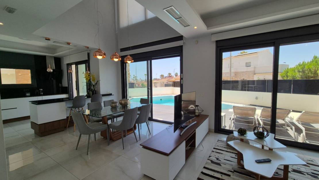 Venta - Chalet - Torrevieja - Torrevieja Centro
