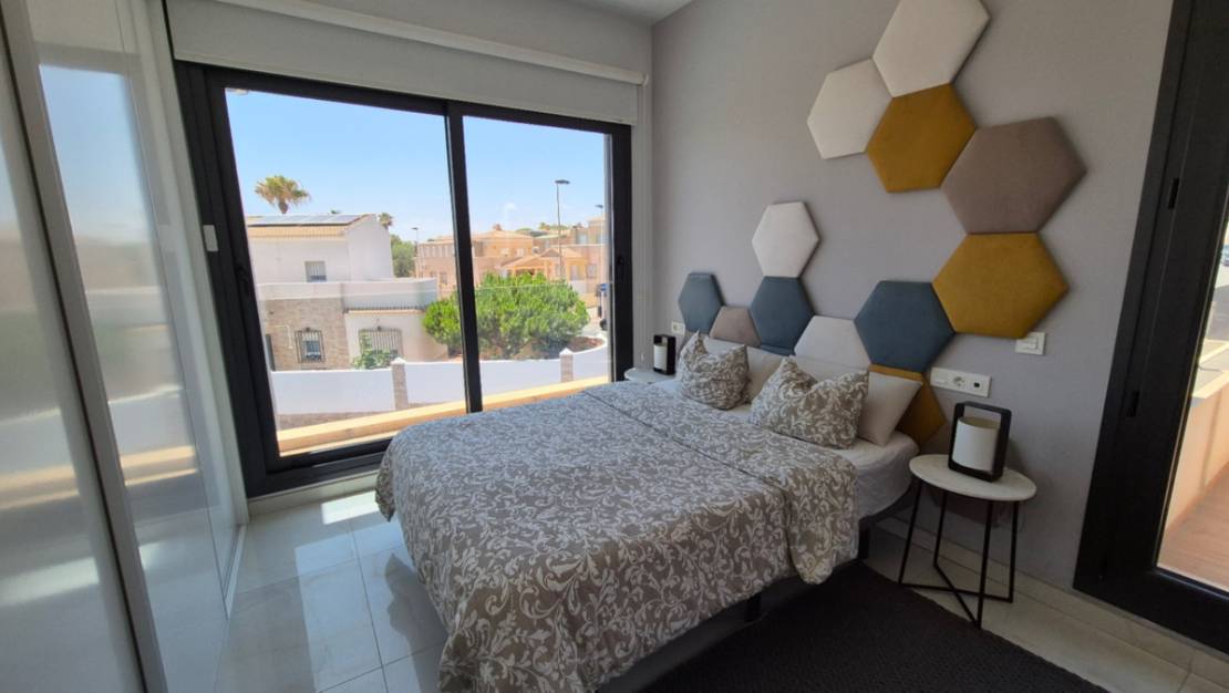 Venta - Chalet - Torrevieja - Torrevieja Centro