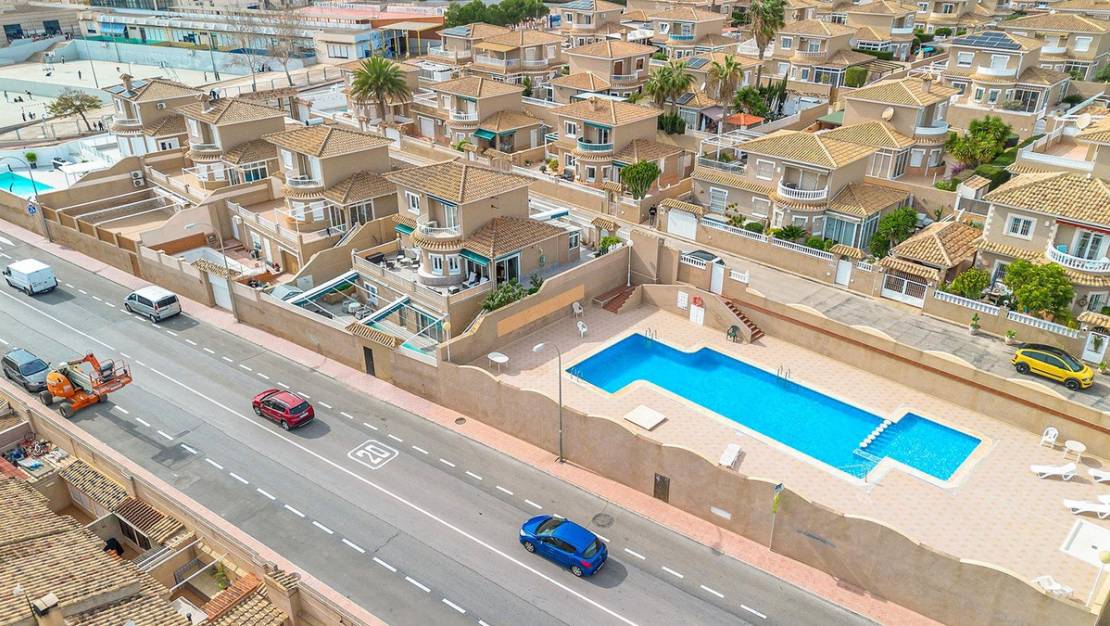 Venta - Chalet - Torrevieja - Torrevieja Centro