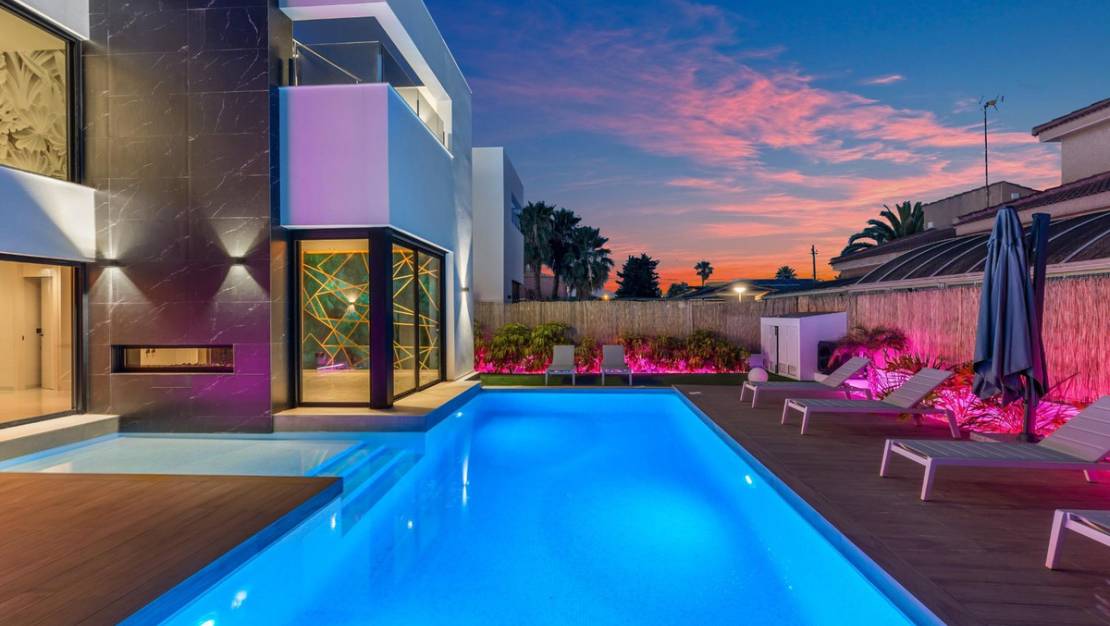 Venta - Chalet - Torrevieja - Torrevieja Centro