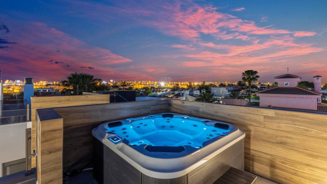 Venta - Chalet - Torrevieja - Torrevieja Centro