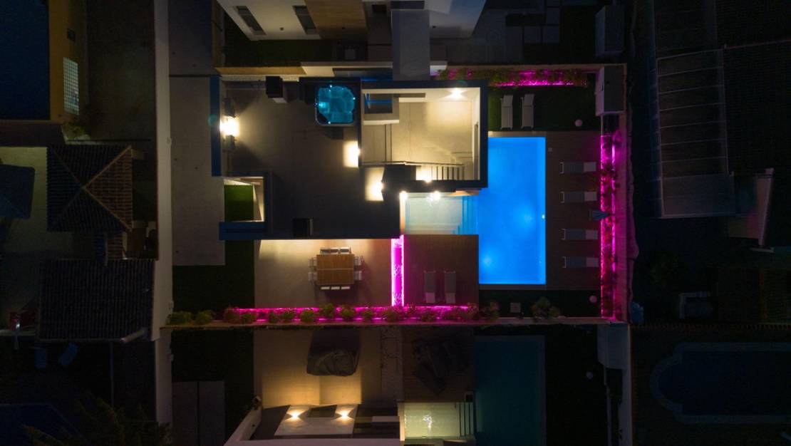 Venta - Chalet - Torrevieja - Torrevieja Centro