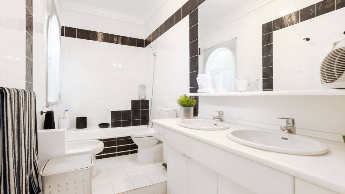 Venta - Chalet - Torrevieja - Torrevieja Centro