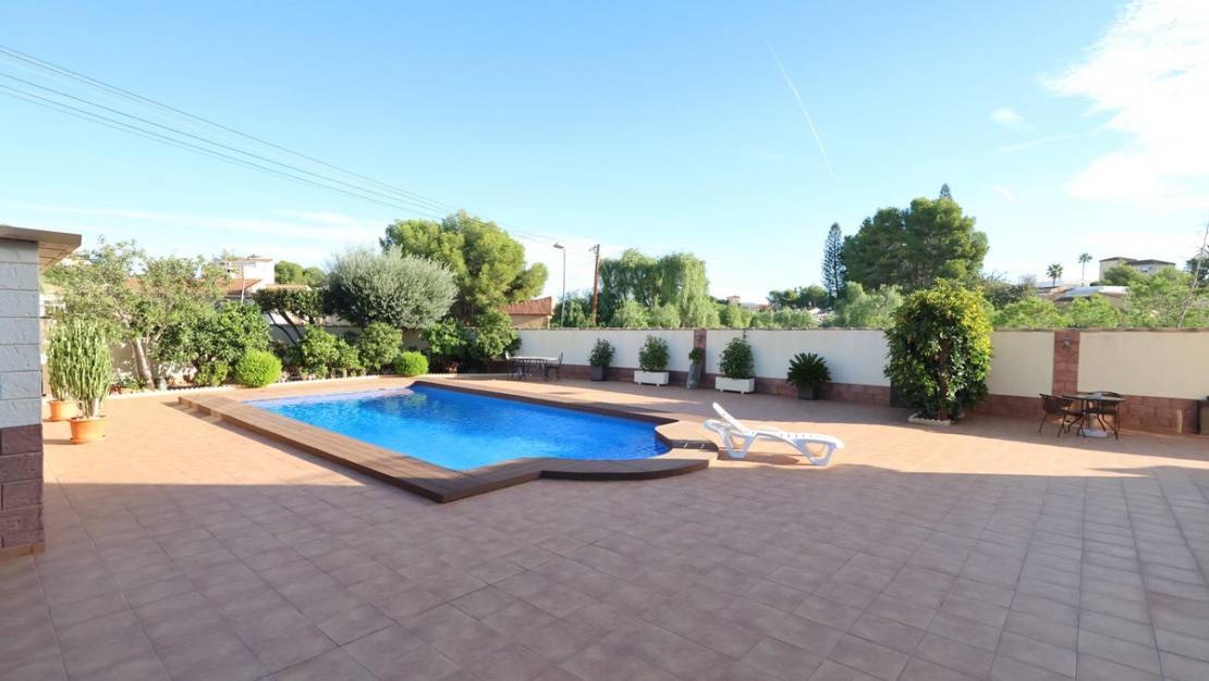 Venta - Chalet - Torrevieja - Torrevieja Centro