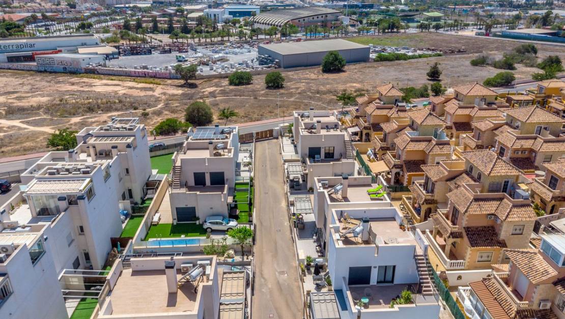 Venta - Chalet - Torrevieja - Torrevieja Centro