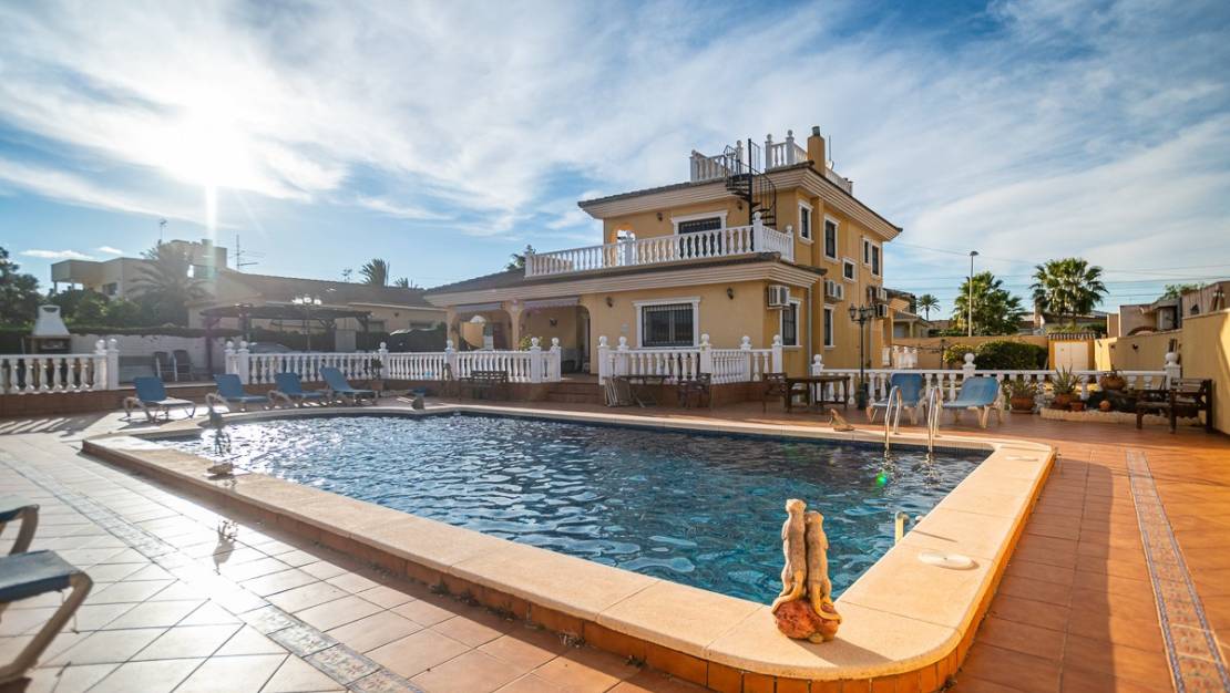 Venta - Chalet - Torrevieja - Torrevieja Centro