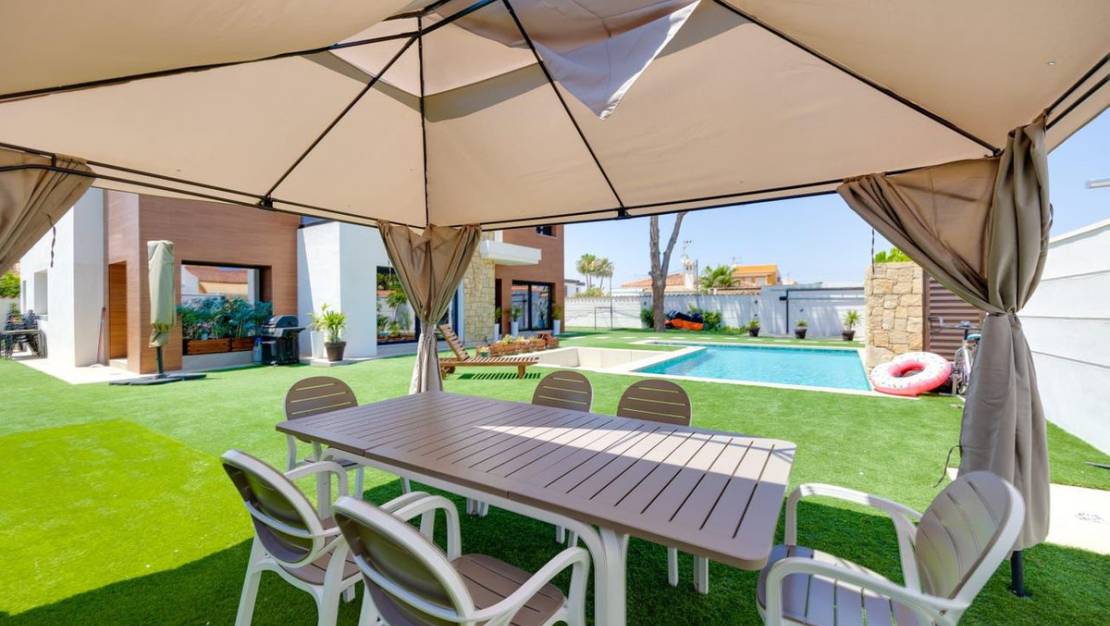 Venta - Chalet - Torrevieja - Torrevieja Centro