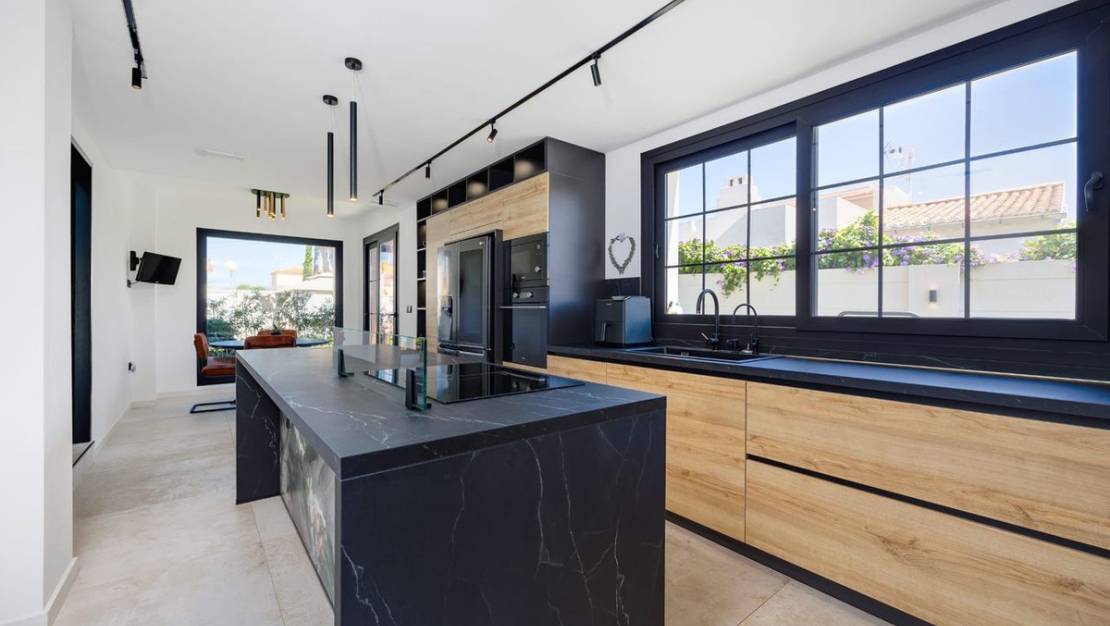 Venta - Chalet - Torrevieja - Torrevieja Centro