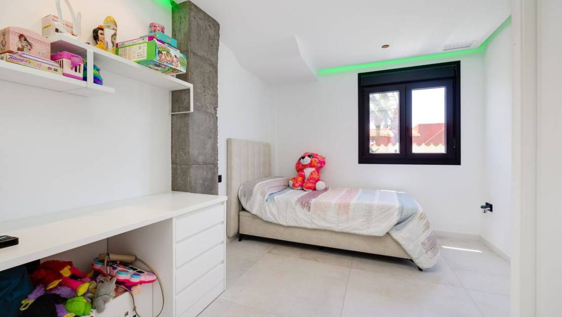 Venta - Chalet - Torrevieja - Torrevieja Centro