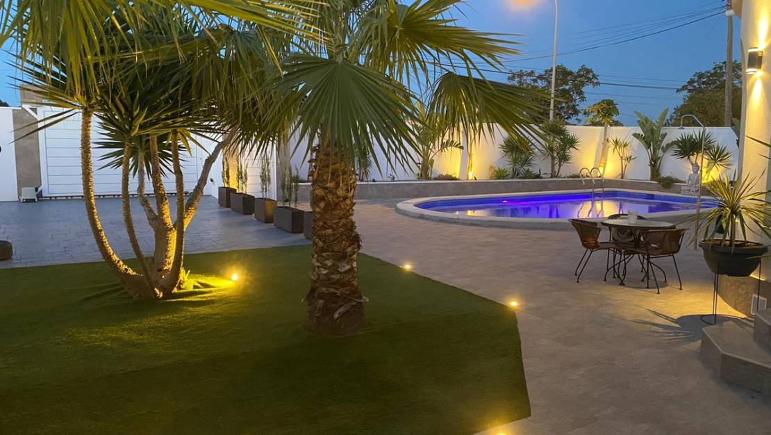 Venta - Chalet - Torrevieja - Torrevieja Centro