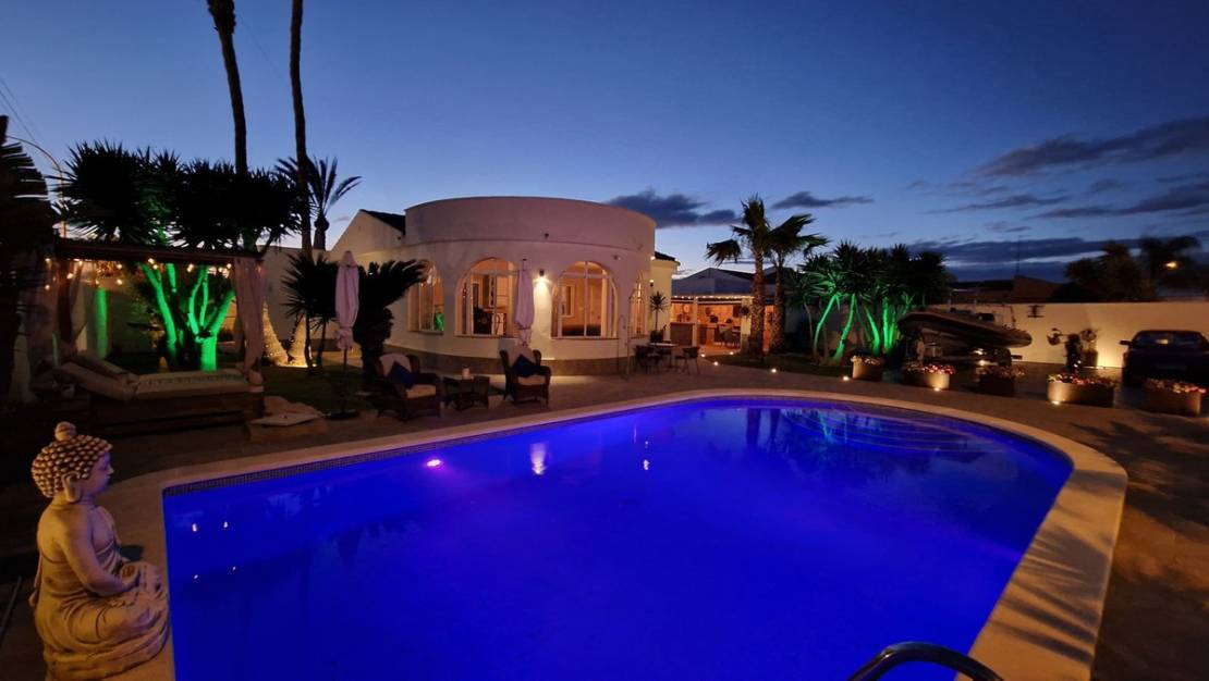 Venta - Chalet - Torrevieja - Torrevieja Centro