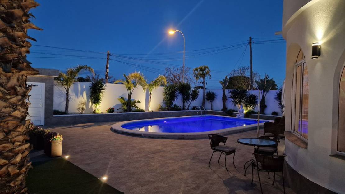 Venta - Chalet - Torrevieja - Torrevieja Centro