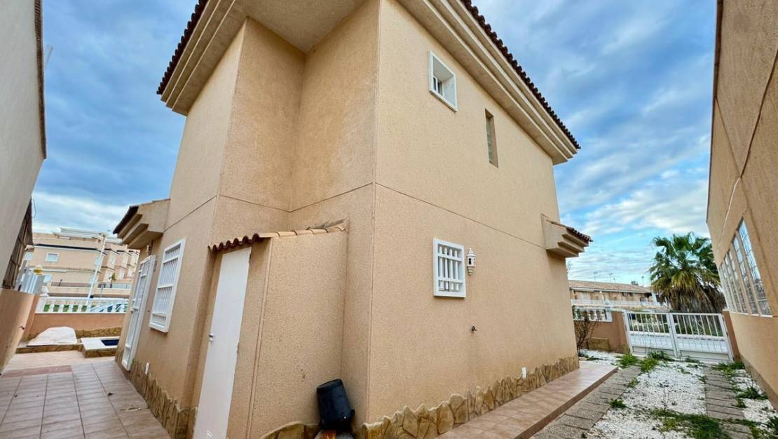 Venta - Chalet - Torrevieja - Torrevieja Centro