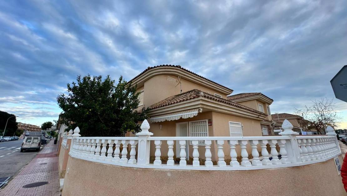 Venta - Chalet - Torrevieja - Torrevieja Centro