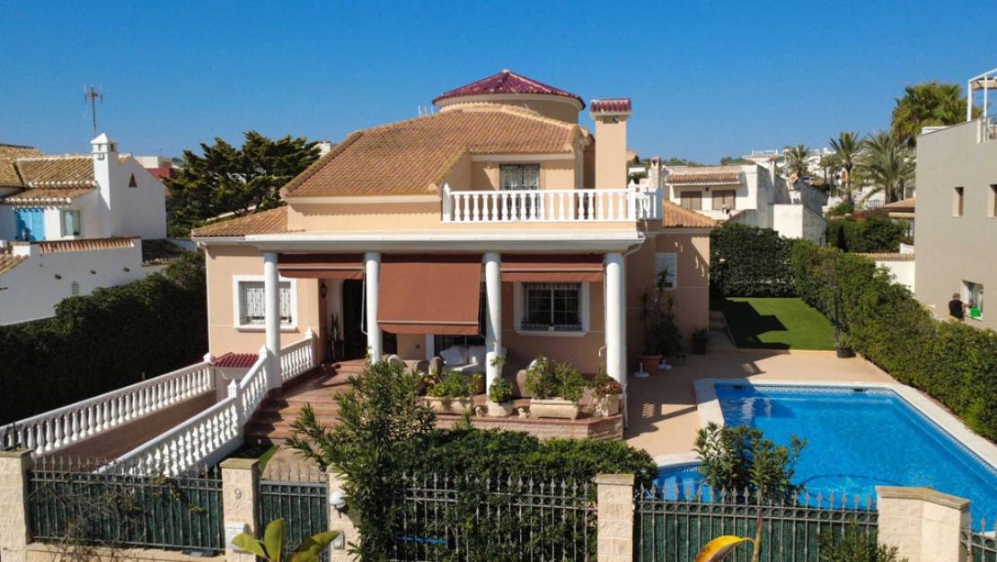 Venta - Chalet - Torrevieja - Torrevieja Centro