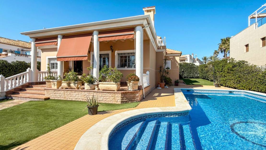 Venta - Chalet - Torrevieja - Torrevieja Centro