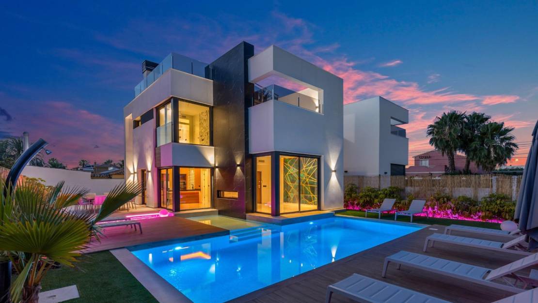 Venta - Chalet - Torrevieja - Torrevieja Centro