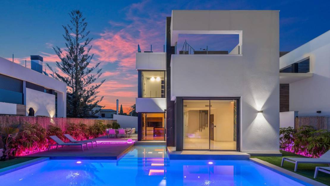 Venta - Chalet - Torrevieja - Torrevieja Centro