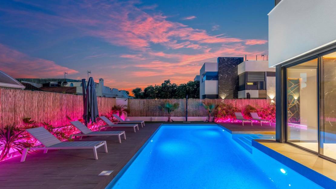 Venta - Chalet - Torrevieja - Torrevieja Centro