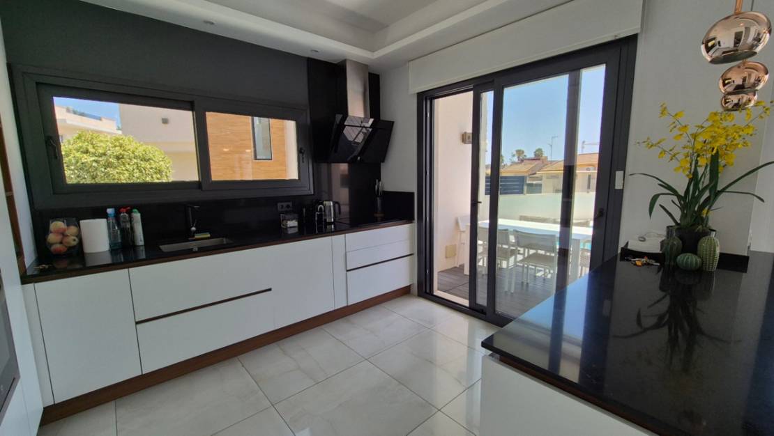 Venta - Chalet - Torrevieja - Torrevieja Centro