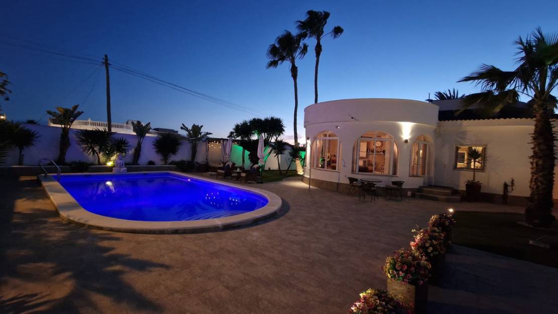 Venta - Chalet - Torrevieja - Torrevieja Centro