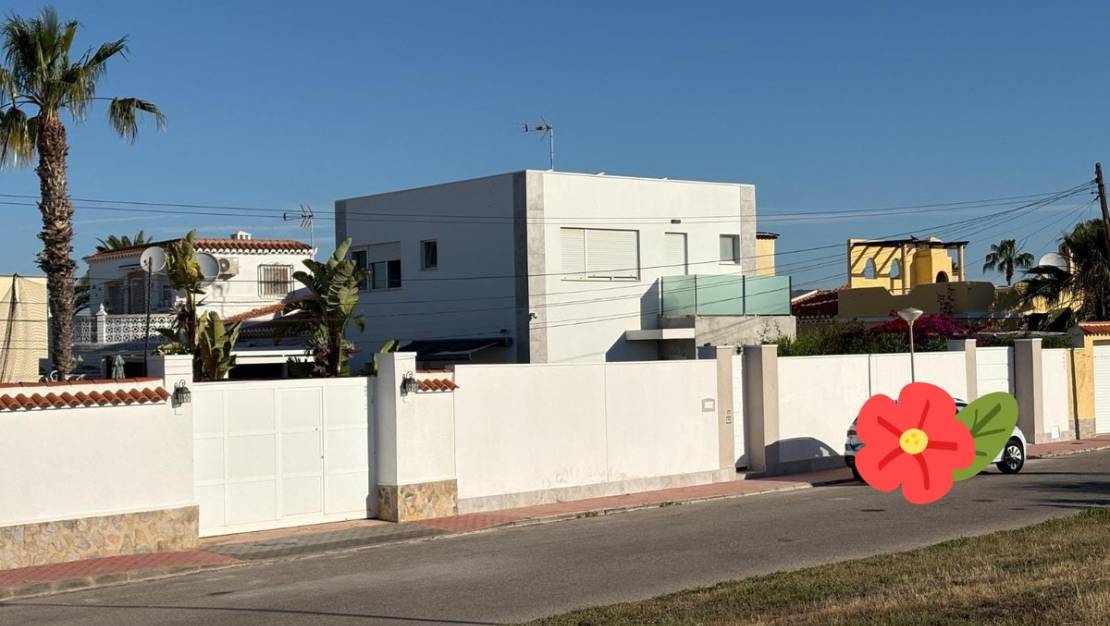 Venta - Chalet - Torrevieja - Torrevieja Centro