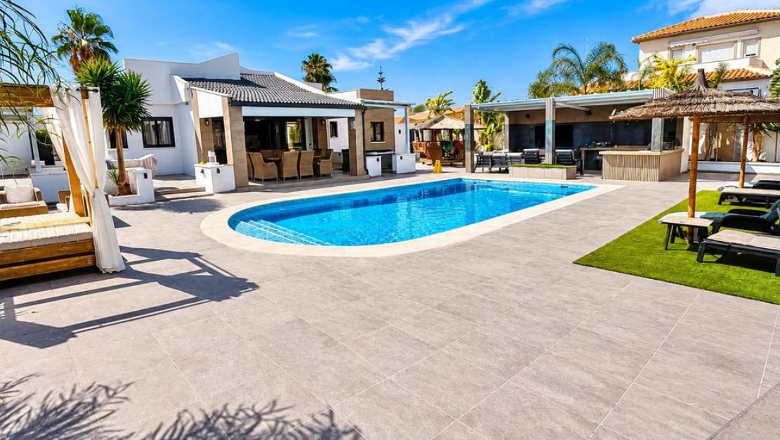 Venta - Chalet - Torrevieja - Torrevieja Centro