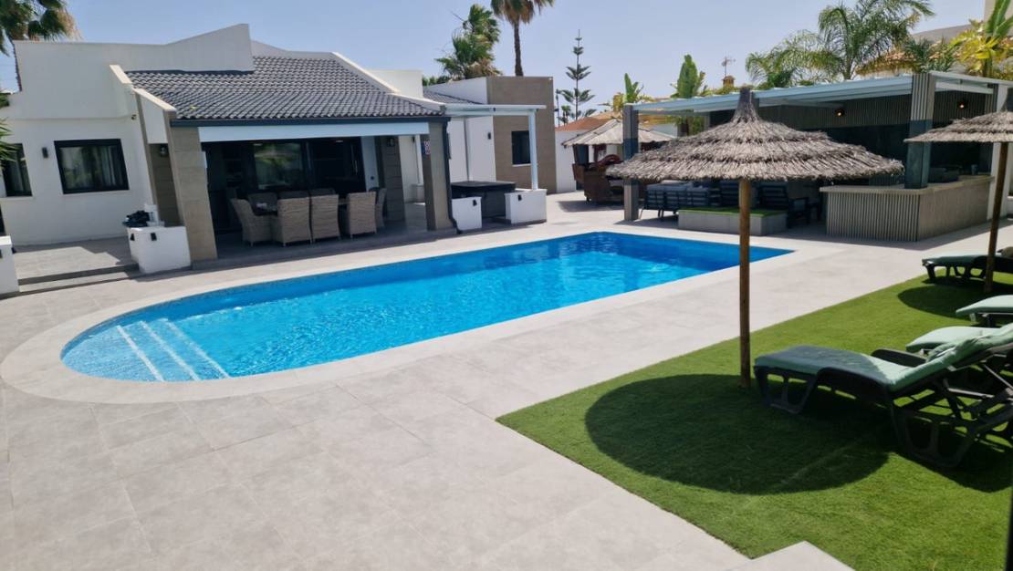 Venta - Chalet - Torrevieja - Torrevieja Centro