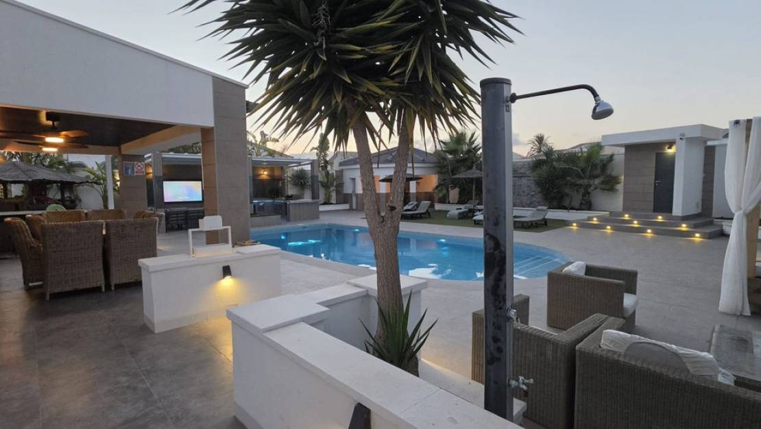 Venta - Chalet - Torrevieja - Torrevieja Centro