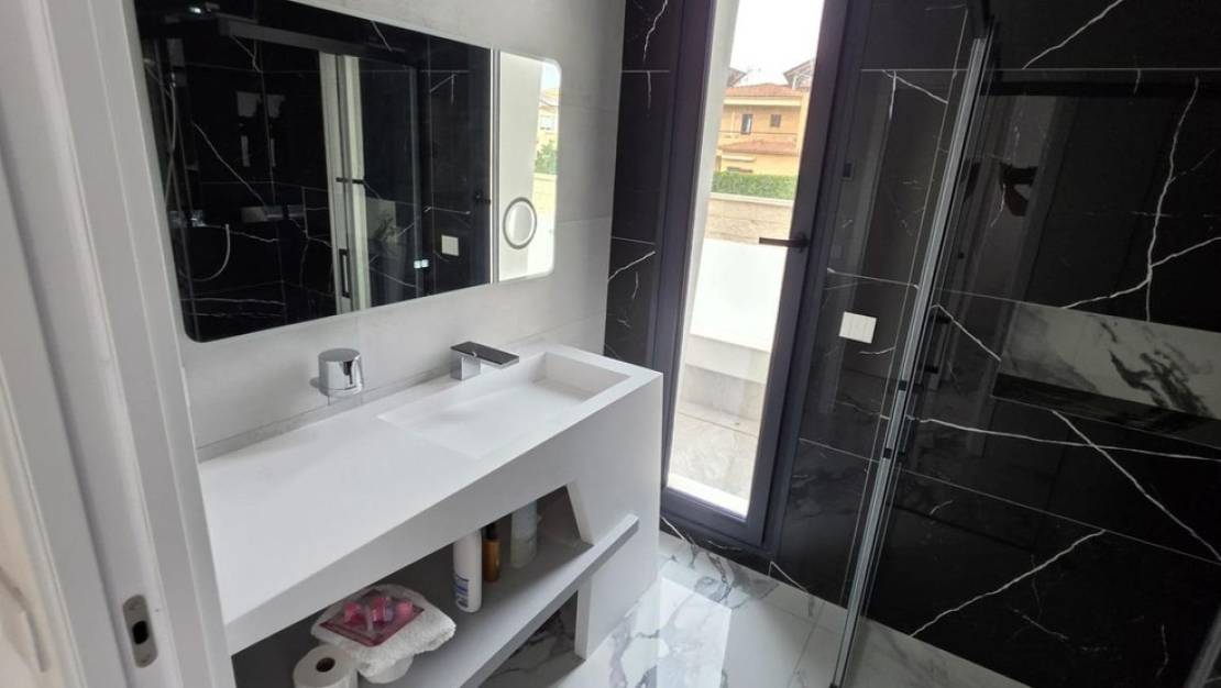 Venta - Chalet - Torrevieja - Torrevieja Centro