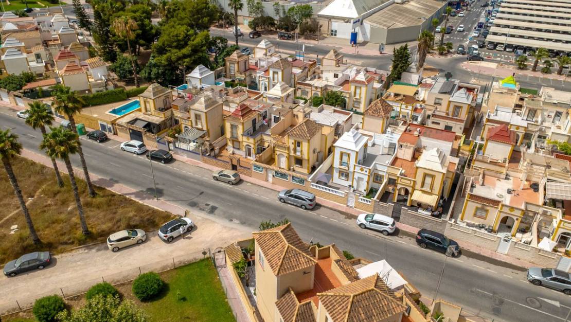 Venta - Chalet - Torrevieja - Torrevieja Centro